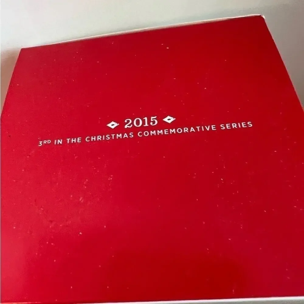 HALLMARK KEEPSAKE “2015” GLASS CHRISTMAS ORNAMENT